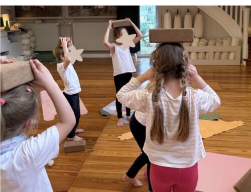 Kinderyoga Übungen: Alles rund um Übungen, Atmung & Tipps