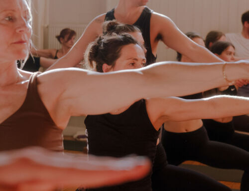 Yoga Krieger – 7 Dinge, die du über die richtige Ausführung, Wirkung und Bedeutung wissen musst